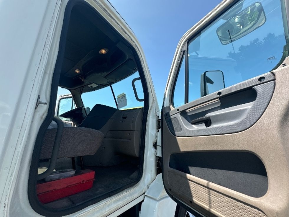 Day Cab Tractor-Heavy Duty Tractors-Freightliner-2018-Cascadia 12564ST-Goshen-IN-576,906\n\t\tmiles-$ 30,000 - Image 12