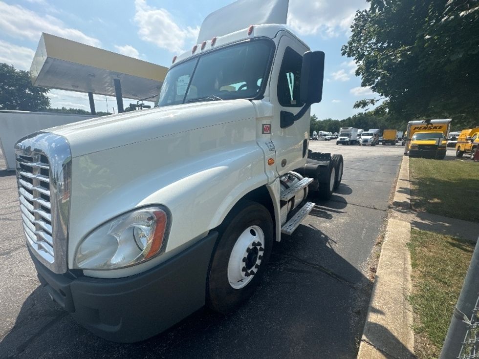 Day Cab Tractor-Heavy Duty Tractors-Freightliner-2018-Cascadia 12564ST-Goshen-IN-576,906\n\t\tmiles-$ 30,000 - Image 3