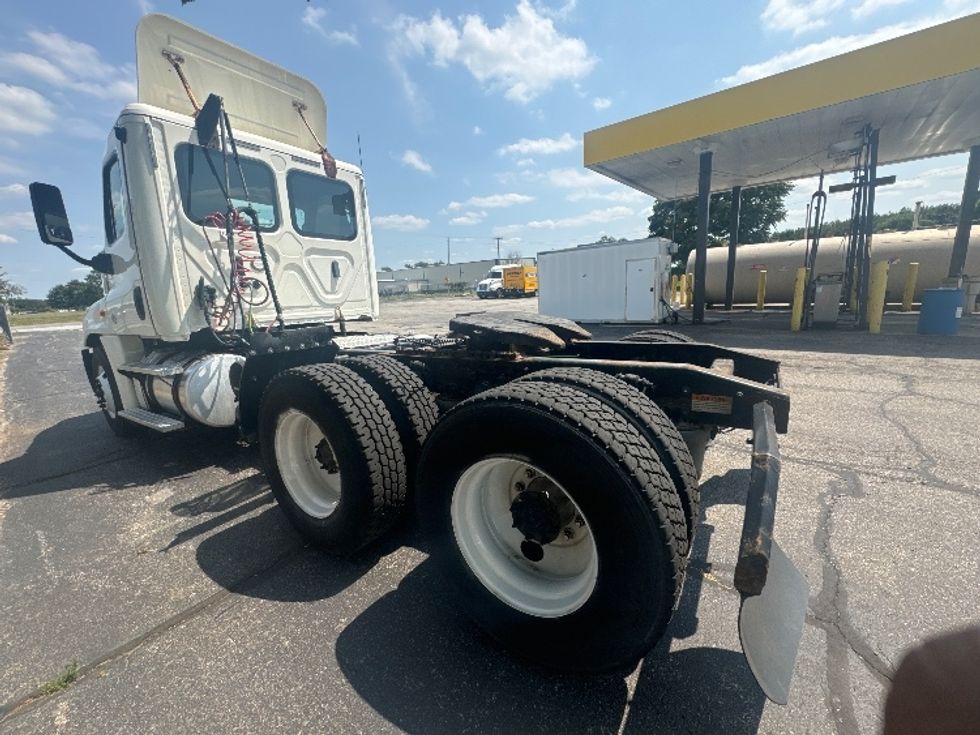 Day Cab Tractor-Heavy Duty Tractors-Freightliner-2018-Cascadia 12564ST-Goshen-IN-576,906\n\t\tmiles-$ 30,000 - Image 5