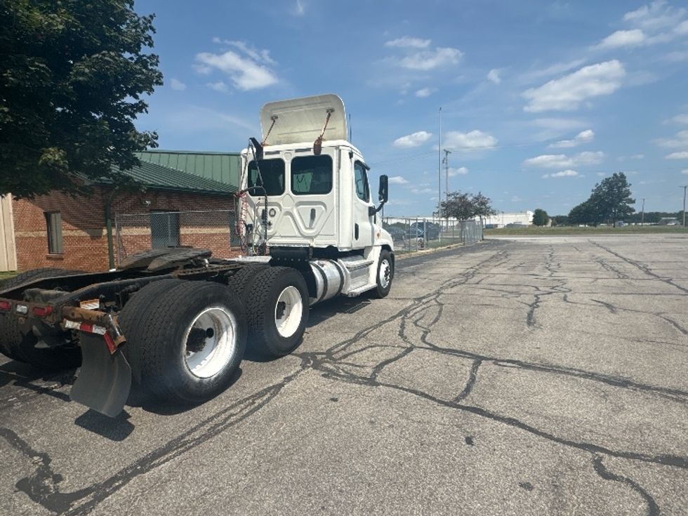 Day Cab Tractor-Heavy Duty Tractors-Freightliner-2018-Cascadia 12564ST-Goshen-IN-576,906\n\t\tmiles-$ 30,000 - Image 7