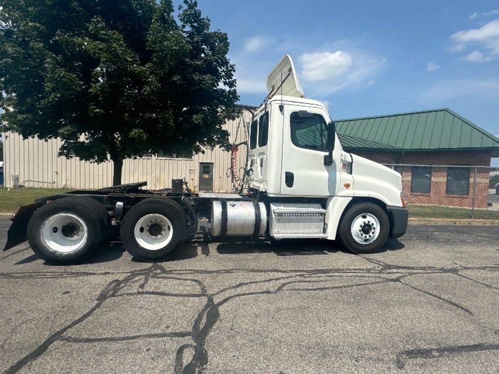 Day Cab Tractor-Heavy Duty Tractors-Freightliner-2018-Cascadia 12564ST-Goshen-IN-576,906\n\t\tmiles-$ 30,000 - Image 8