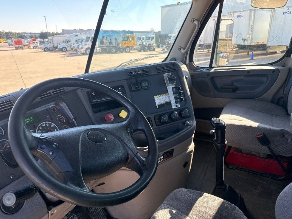2018 Freightliner Cascadia 125" Sleeper Cab photo 10