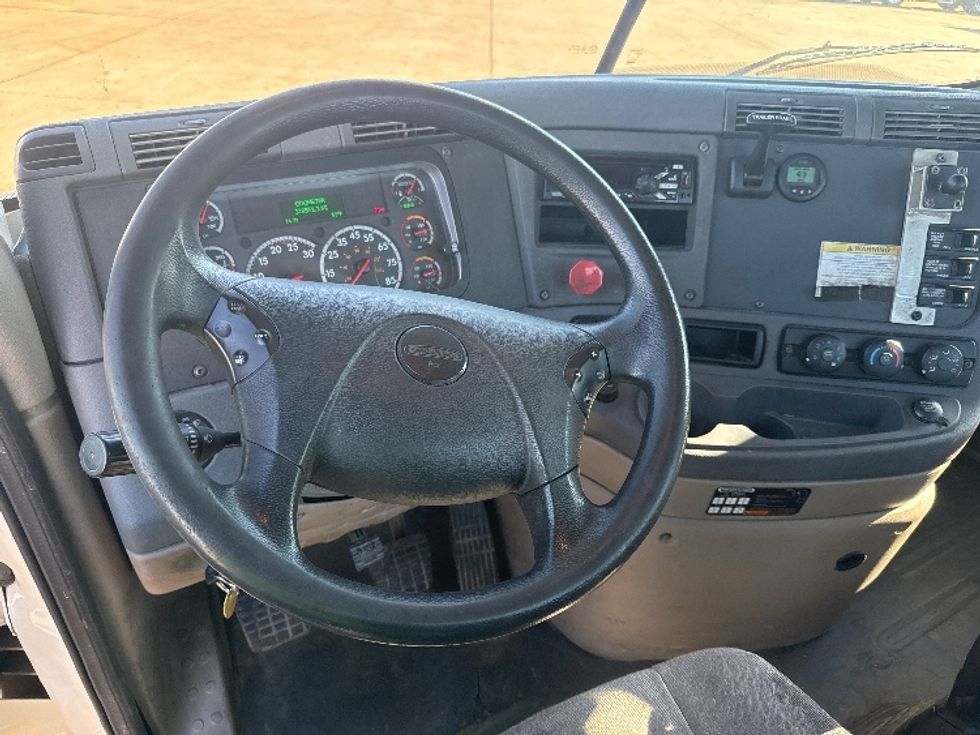 2018 Freightliner Cascadia 125" Sleeper Cab photo 11
