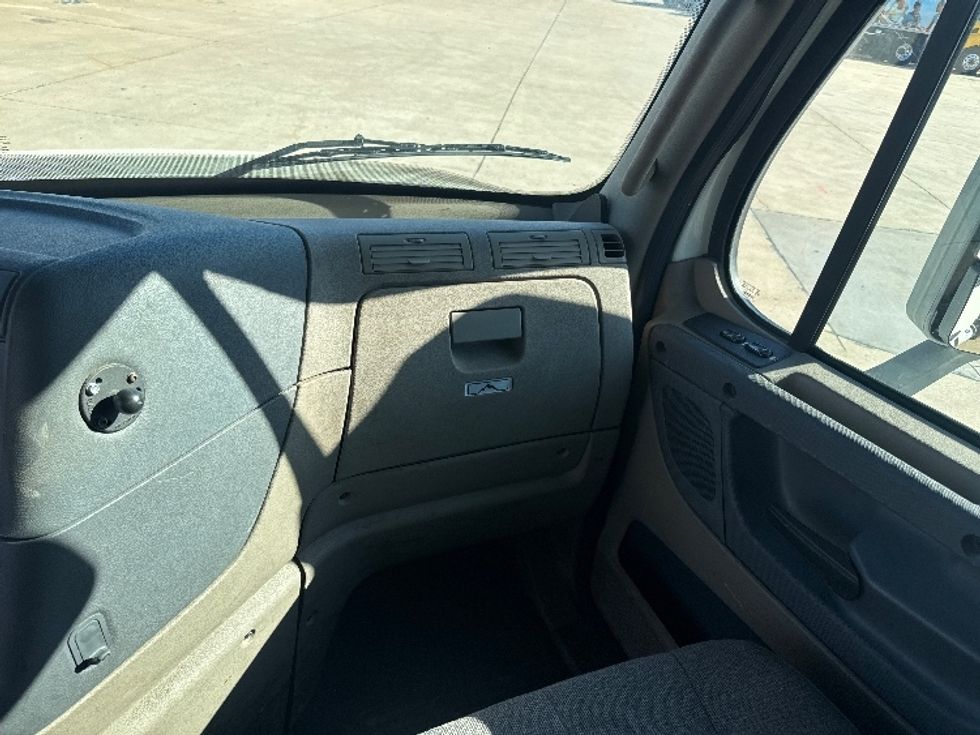 2018 Freightliner Cascadia 125" Sleeper Cab photo 13