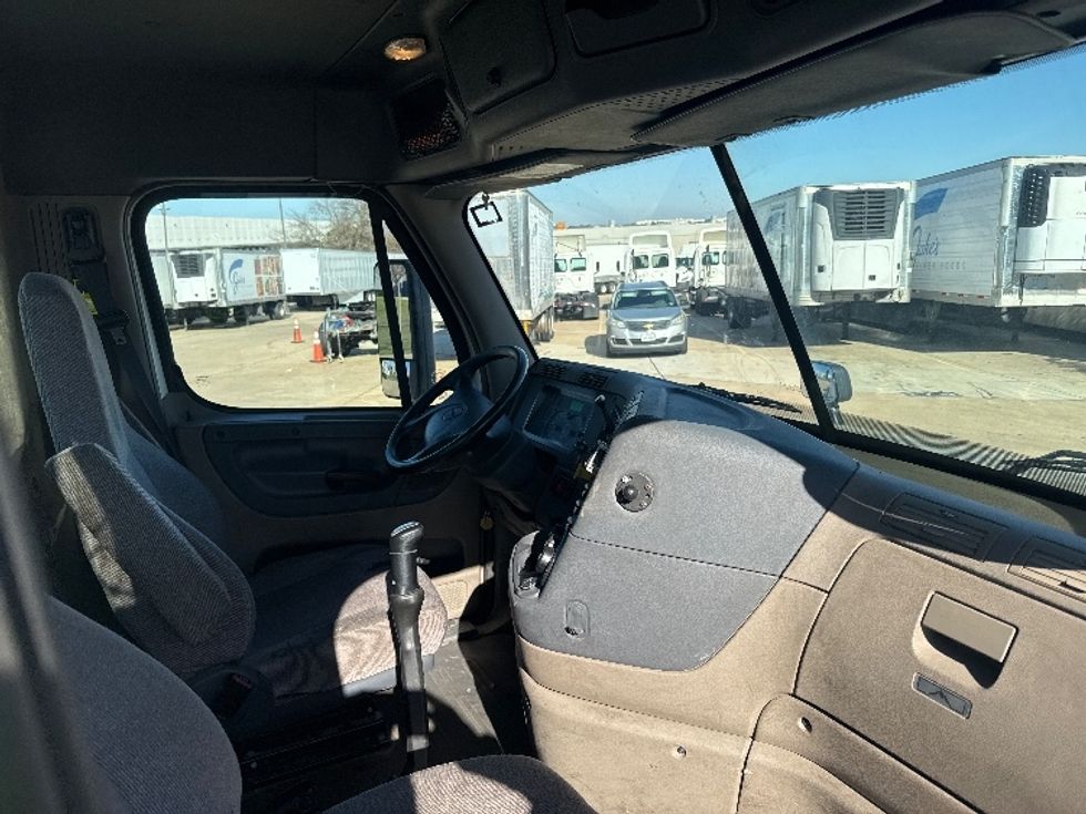 2018 Freightliner Cascadia 125" Sleeper Cab photo 14