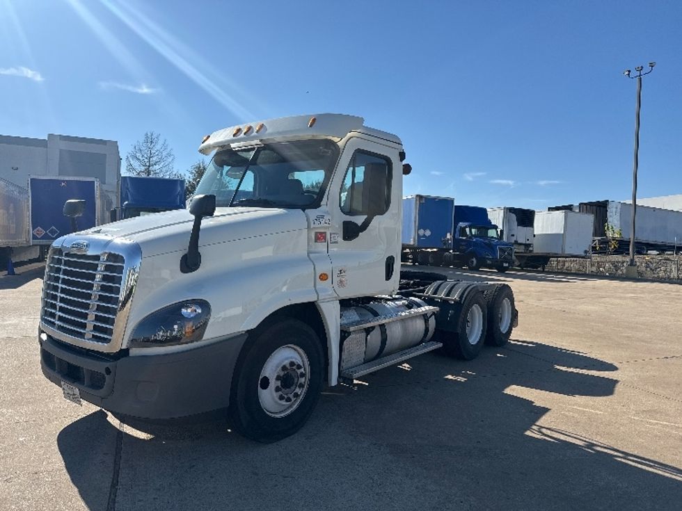 2018 Freightliner Cascadia 125" Sleeper Cab photo 3