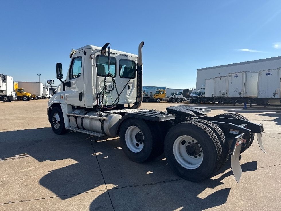 2018 Freightliner Cascadia 125" Sleeper Cab photo 5
