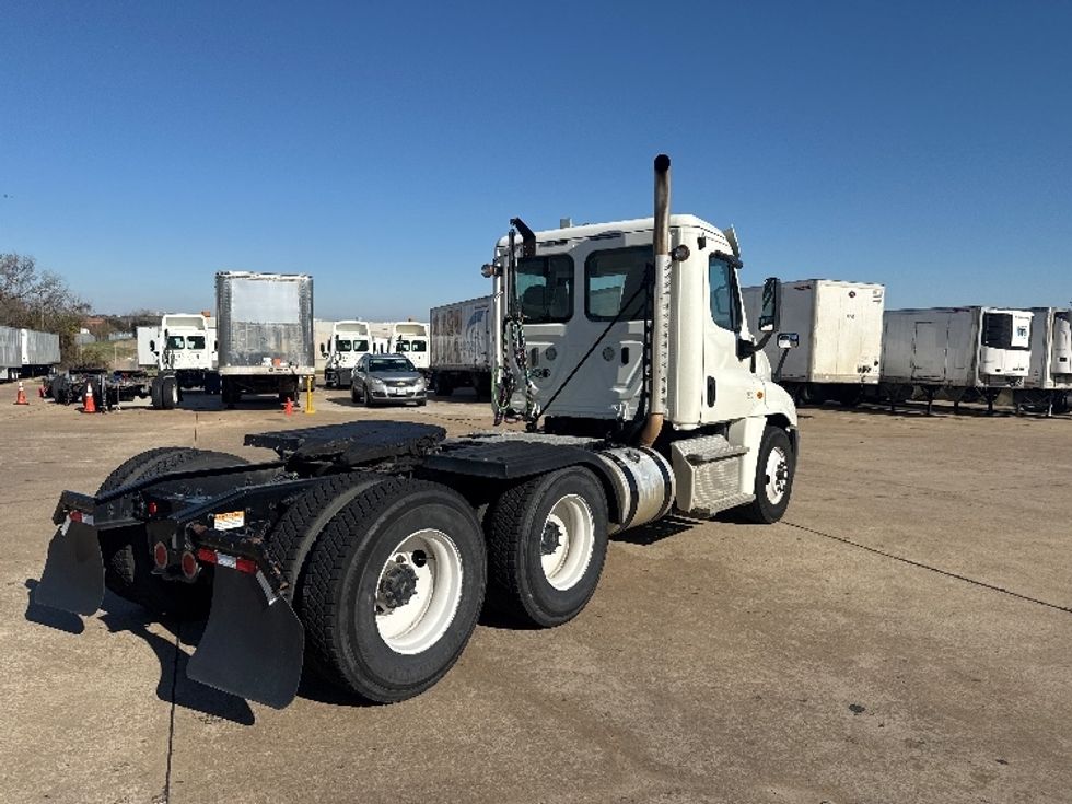 2018 Freightliner Cascadia 125" Sleeper Cab photo 7