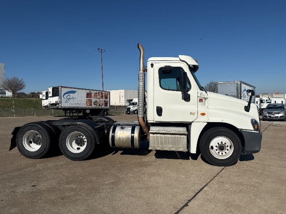2018 Freightliner Cascadia 125" Sleeper Cab photo 8