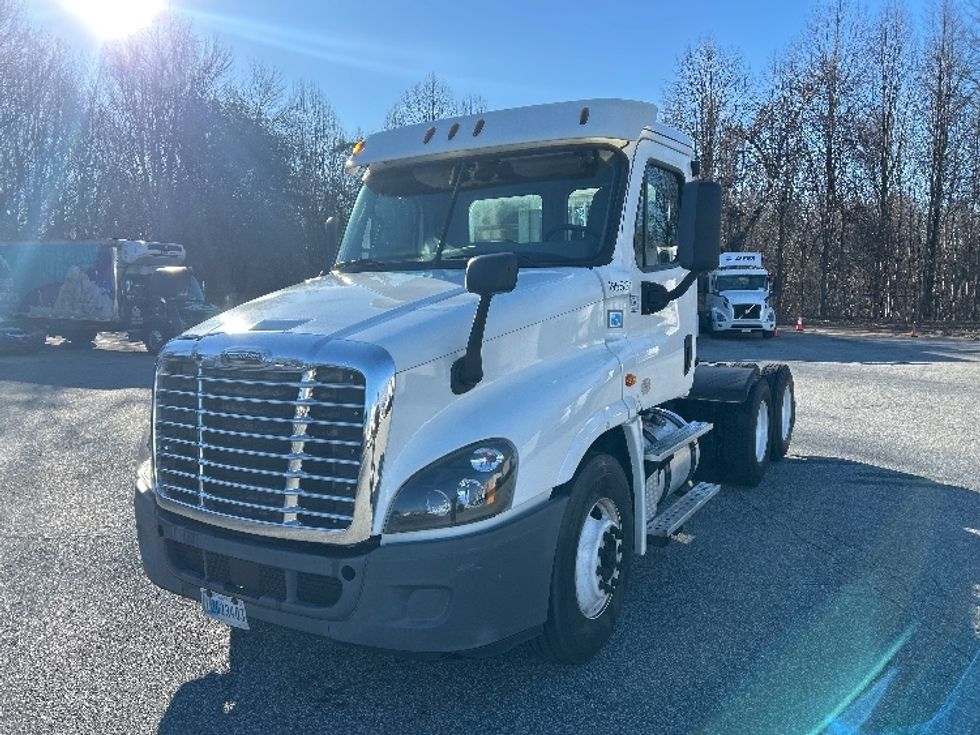 Day Cab Tractor-Heavy Duty Tractors-Freightliner-2018-Cascadia 12564ST-Greensboro-NC-474,789\n\t\tmiles-$ 36,250 - Image 1