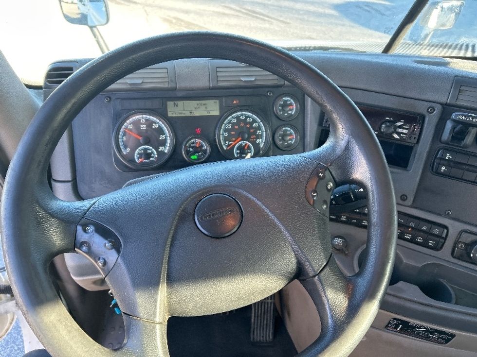 Day Cab Tractor-Heavy Duty Tractors-Freightliner-2018-Cascadia 12564ST-Greensboro-NC-474,789\n\t\tmiles-$ 36,250 - Image 11