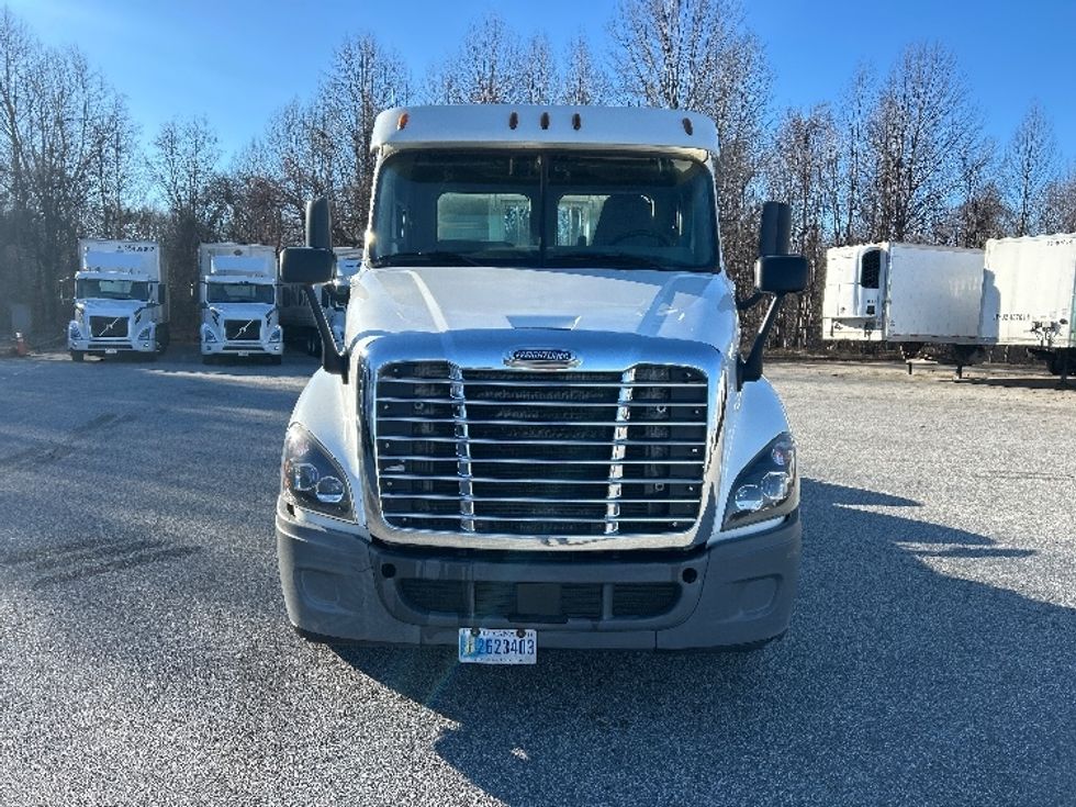 Day Cab Tractor-Heavy Duty Tractors-Freightliner-2018-Cascadia 12564ST-Greensboro-NC-474,789\n\t\tmiles-$ 36,250 - Image 2