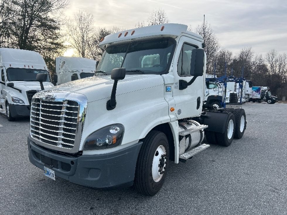 Day Cab Tractor-Heavy Duty Tractors-Freightliner-2018-Cascadia 12564ST-Greensboro-NC-500,002\n\t\tmiles-$ 35,250 - Image 1