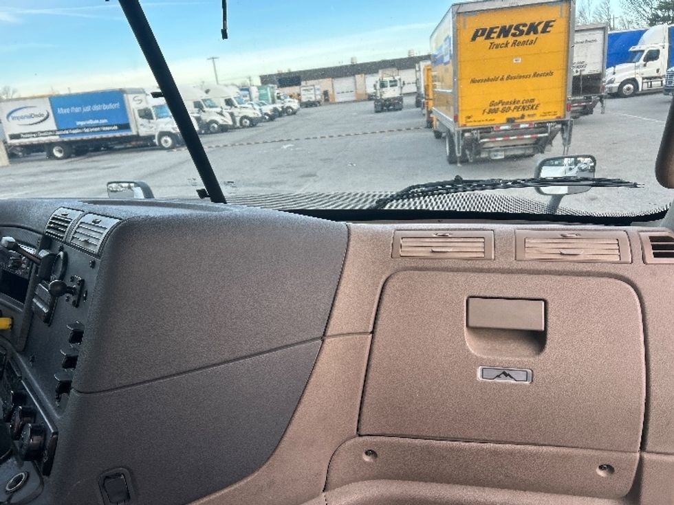 Day Cab Tractor-Heavy Duty Tractors-Freightliner-2018-Cascadia 12564ST-Greensboro-NC-500,002\n\t\tmiles-$ 35,250 - Image 13