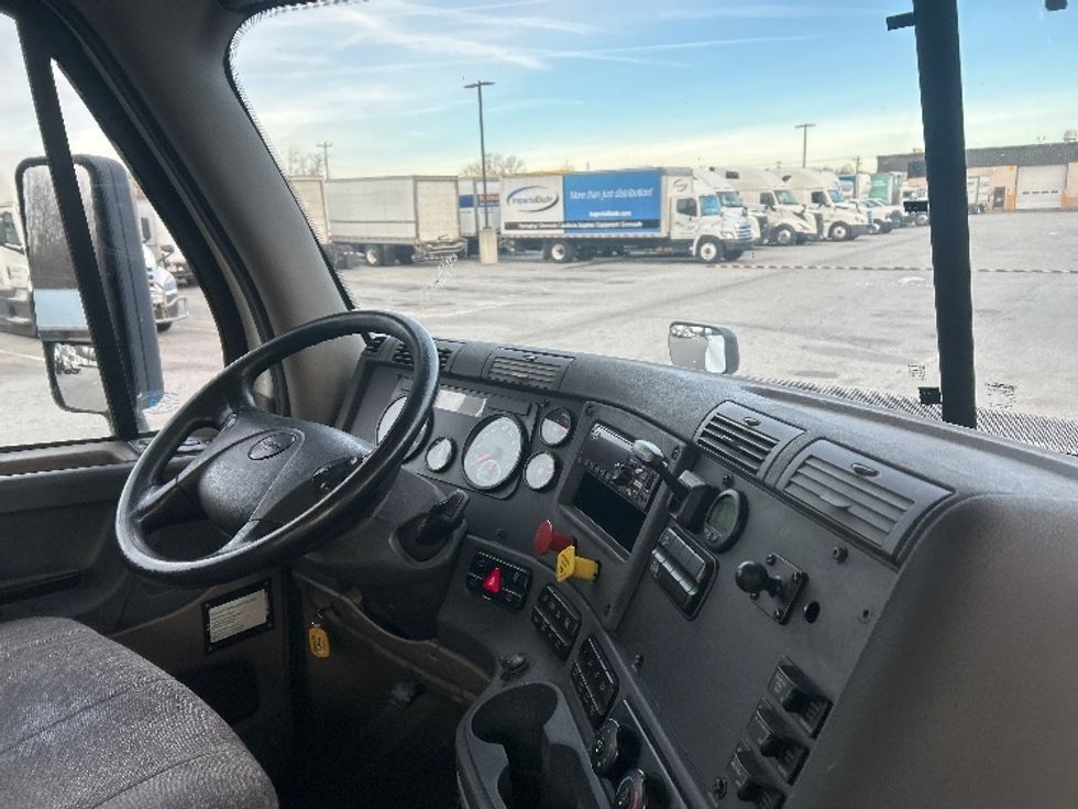 Day Cab Tractor-Heavy Duty Tractors-Freightliner-2018-Cascadia 12564ST-Greensboro-NC-500,002\n\t\tmiles-$ 35,250 - Image 14