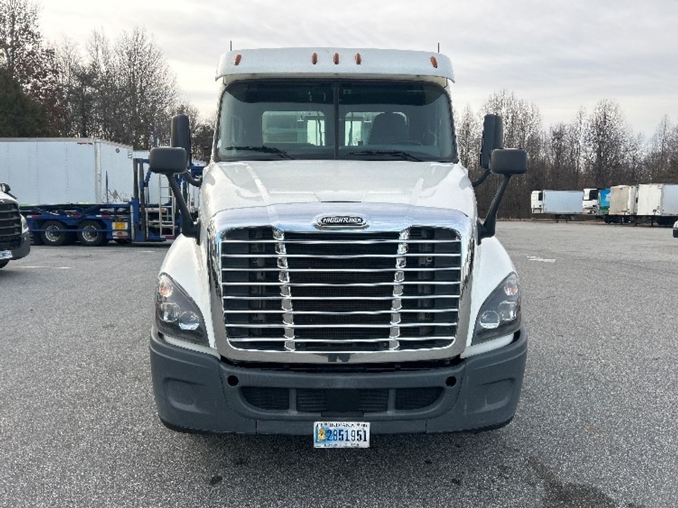 Day Cab Tractor-Heavy Duty Tractors-Freightliner-2018-Cascadia 12564ST-Greensboro-NC-500,002\n\t\tmiles-$ 35,250 - Image 2