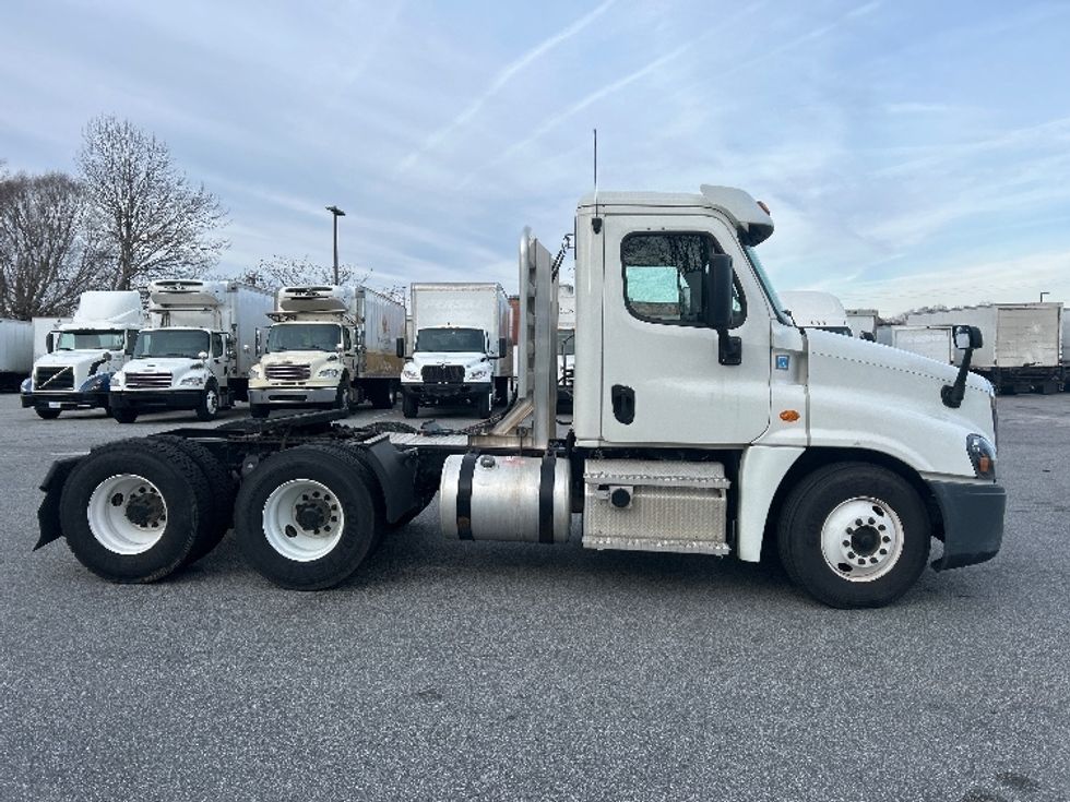 Day Cab Tractor-Heavy Duty Tractors-Freightliner-2018-Cascadia 12564ST-Greensboro-NC-500,002\n\t\tmiles-$ 35,250 - Image 8