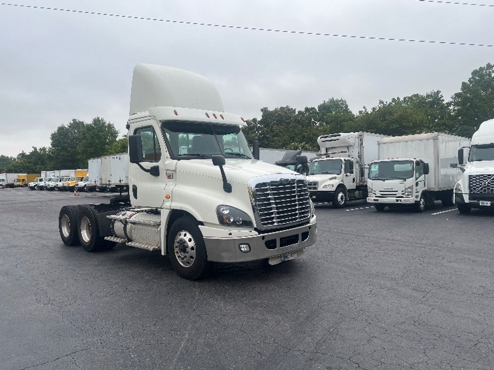 Day Cab Tractor-Heavy Duty Tractors-Freightliner-2018-Cascadia 12564ST-Greensboro-NC-612,568\n\t\tmiles-$ 30,000 - Image 1