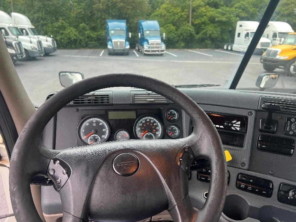 Day Cab Tractor-Heavy Duty Tractors-Freightliner-2018-Cascadia 12564ST-Greensboro-NC-612,568\n\t\tmiles-$ 30,000 - Image 11