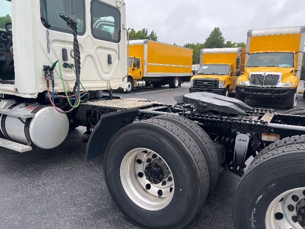 Day Cab Tractor-Heavy Duty Tractors-Freightliner-2018-Cascadia 12564ST-Greensboro-NC-612,568\n\t\tmiles-$ 30,000 - Image 17