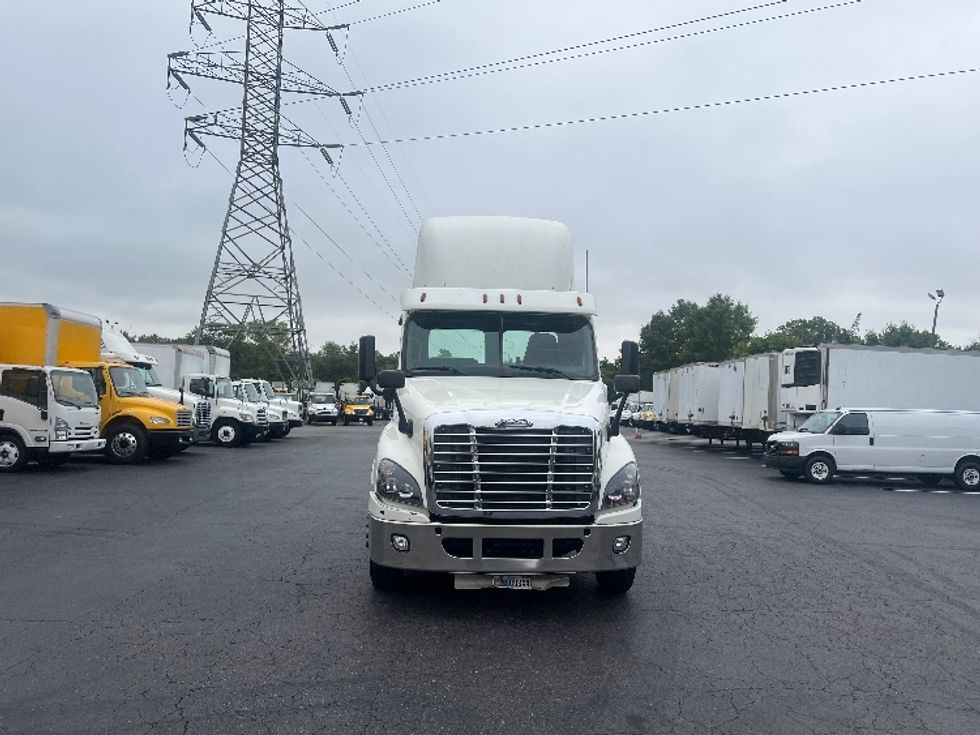 Day Cab Tractor-Heavy Duty Tractors-Freightliner-2018-Cascadia 12564ST-Greensboro-NC-612,568\n\t\tmiles-$ 30,000 - Image 2
