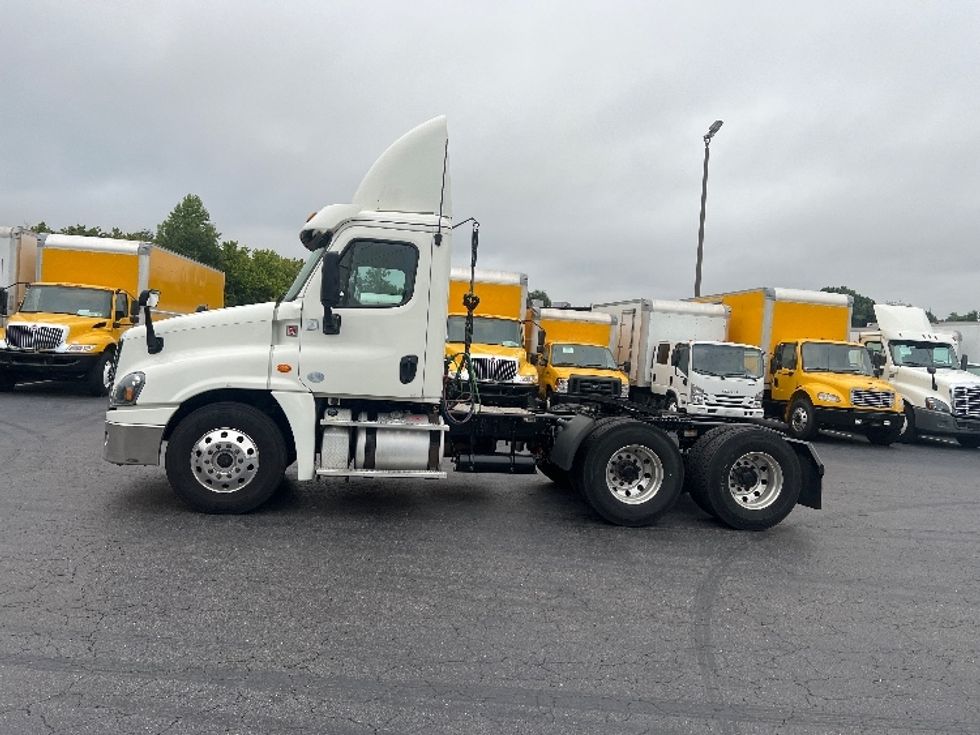 Day Cab Tractor-Heavy Duty Tractors-Freightliner-2018-Cascadia 12564ST-Greensboro-NC-612,568\n\t\tmiles-$ 30,000 - Image 4