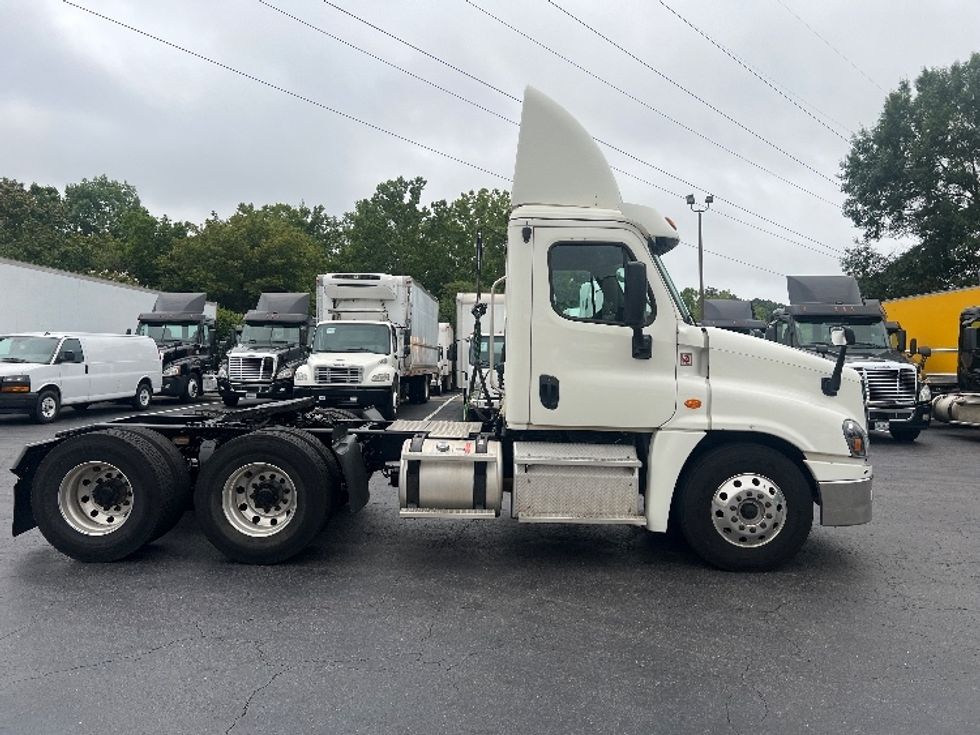 Day Cab Tractor-Heavy Duty Tractors-Freightliner-2018-Cascadia 12564ST-Greensboro-NC-612,568\n\t\tmiles-$ 30,000 - Image 8
