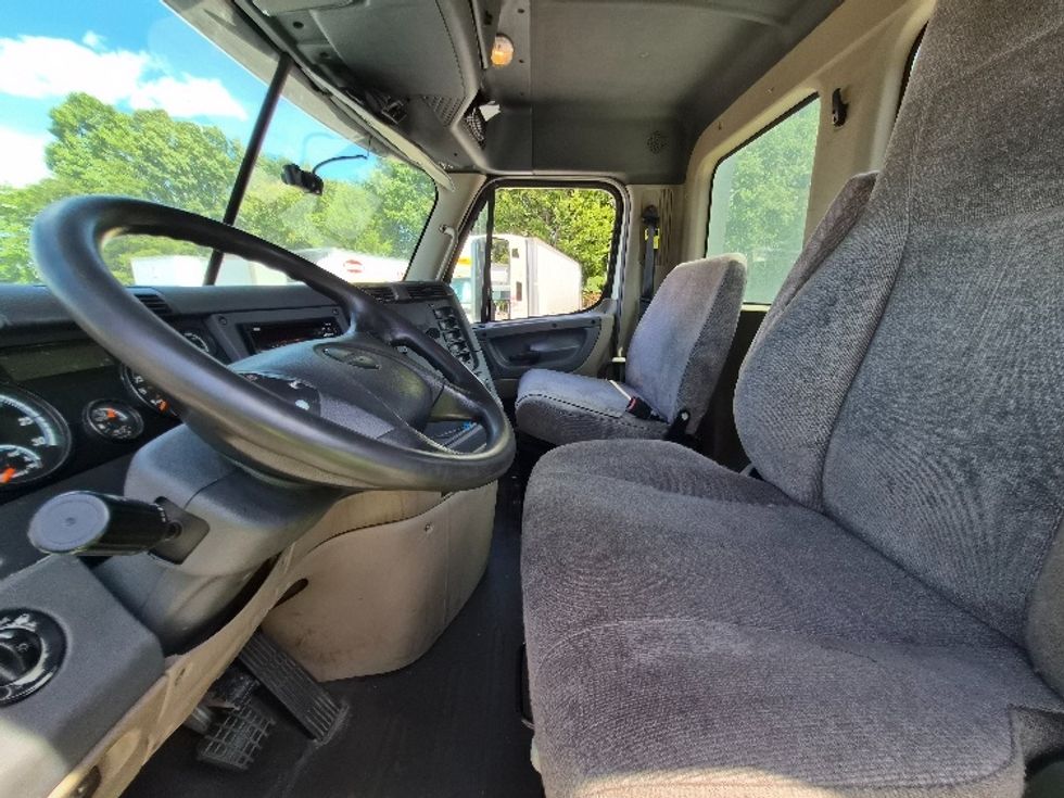 Day Cab Tractor-Heavy Duty Tractors-Freightliner-2018-Cascadia 12564ST-Greensboro-NC-947,656\n\t\tmiles-$ 22,250 - Image 10