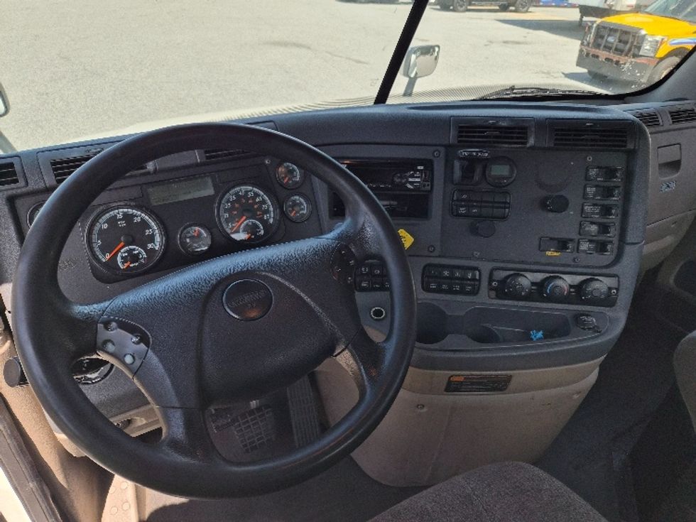 Day Cab Tractor-Heavy Duty Tractors-Freightliner-2018-Cascadia 12564ST-Greensboro-NC-947,656\n\t\tmiles-$ 22,250 - Image 11