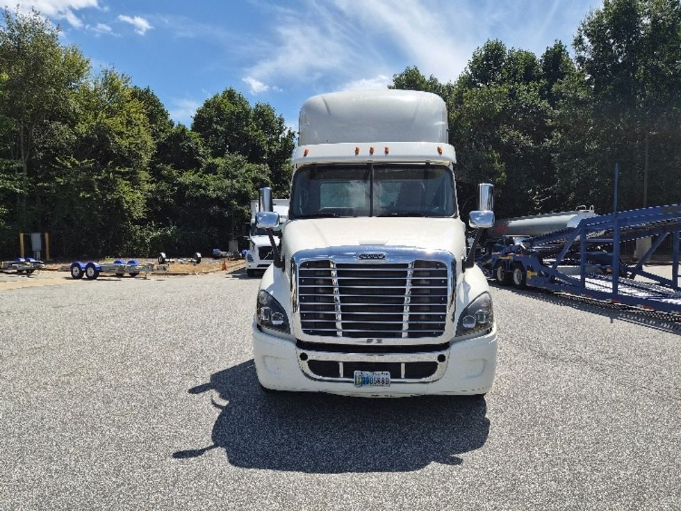 Day Cab Tractor-Heavy Duty Tractors-Freightliner-2018-Cascadia 12564ST-Greensboro-NC-947,656\n\t\tmiles-$ 22,250 - Image 2