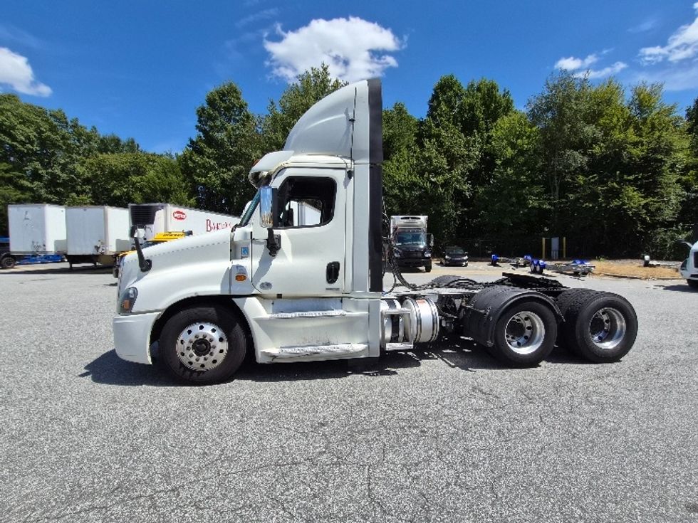 Day Cab Tractor-Heavy Duty Tractors-Freightliner-2018-Cascadia 12564ST-Greensboro-NC-947,656\n\t\tmiles-$ 22,250 - Image 4