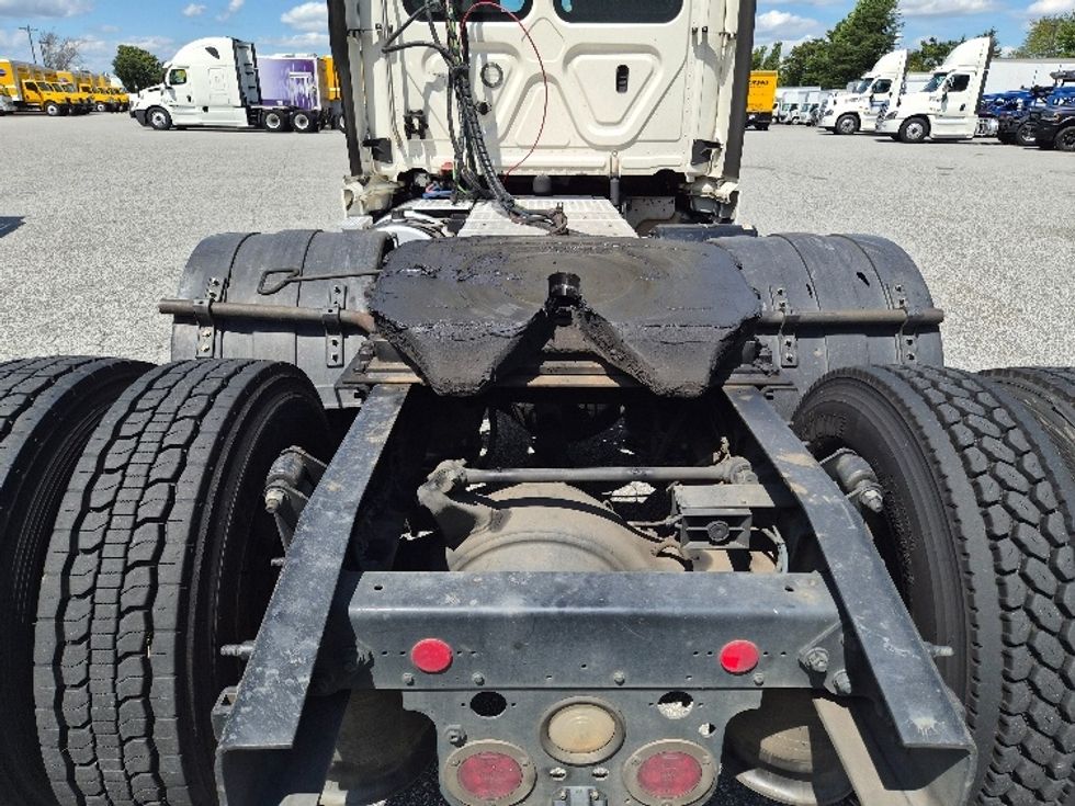 Day Cab Tractor-Heavy Duty Tractors-Freightliner-2018-Cascadia 12564ST-Greensboro-NC-947,656\n\t\tmiles-$ 22,250 - Image 6