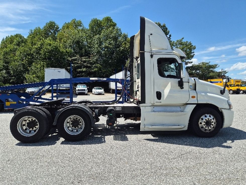 Day Cab Tractor-Heavy Duty Tractors-Freightliner-2018-Cascadia 12564ST-Greensboro-NC-947,656\n\t\tmiles-$ 22,250 - Image 8