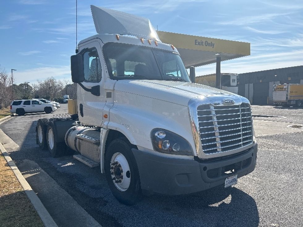 Day Cab Tractor-Heavy Duty Tractors-Freightliner-2018-Cascadia 12564ST-Hammond-LA-202,287\n\t\tmiles-$ 43,000 - Image 1