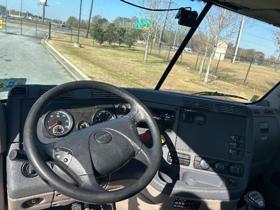 Day Cab Tractor-Heavy Duty Tractors-Freightliner-2018-Cascadia 12564ST-Hammond-LA-202,287\n\t\tmiles-$ 43,000 - Image 11