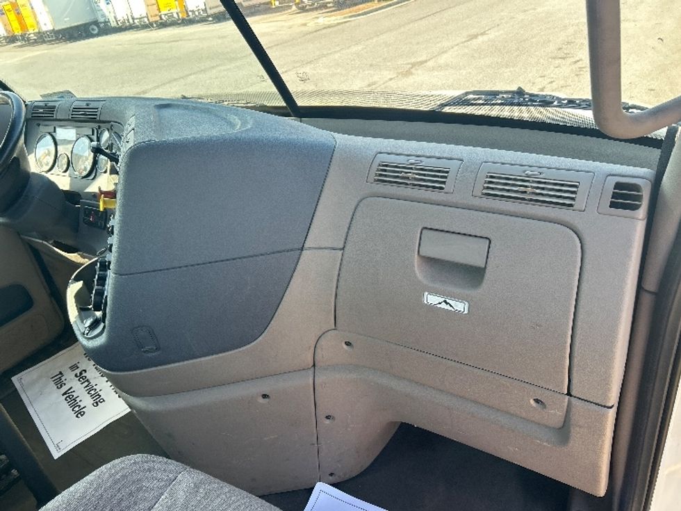 Day Cab Tractor-Heavy Duty Tractors-Freightliner-2018-Cascadia 12564ST-Hammond-LA-202,287\n\t\tmiles-$ 43,000 - Image 13