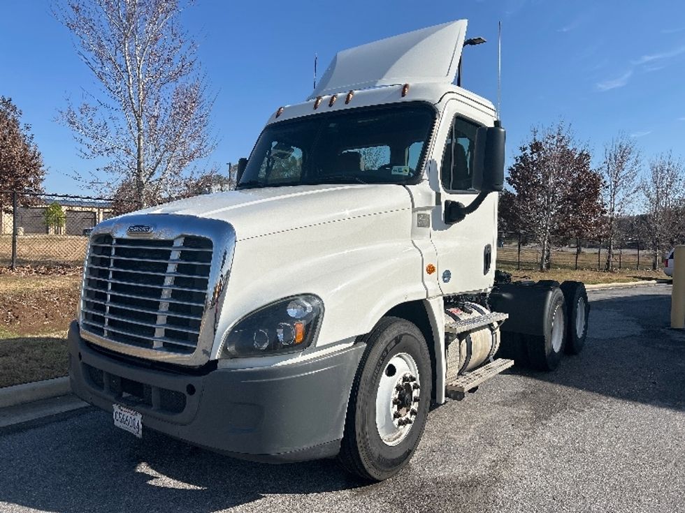 Day Cab Tractor-Heavy Duty Tractors-Freightliner-2018-Cascadia 12564ST-Hammond-LA-202,287\n\t\tmiles-$ 43,000 - Image 3