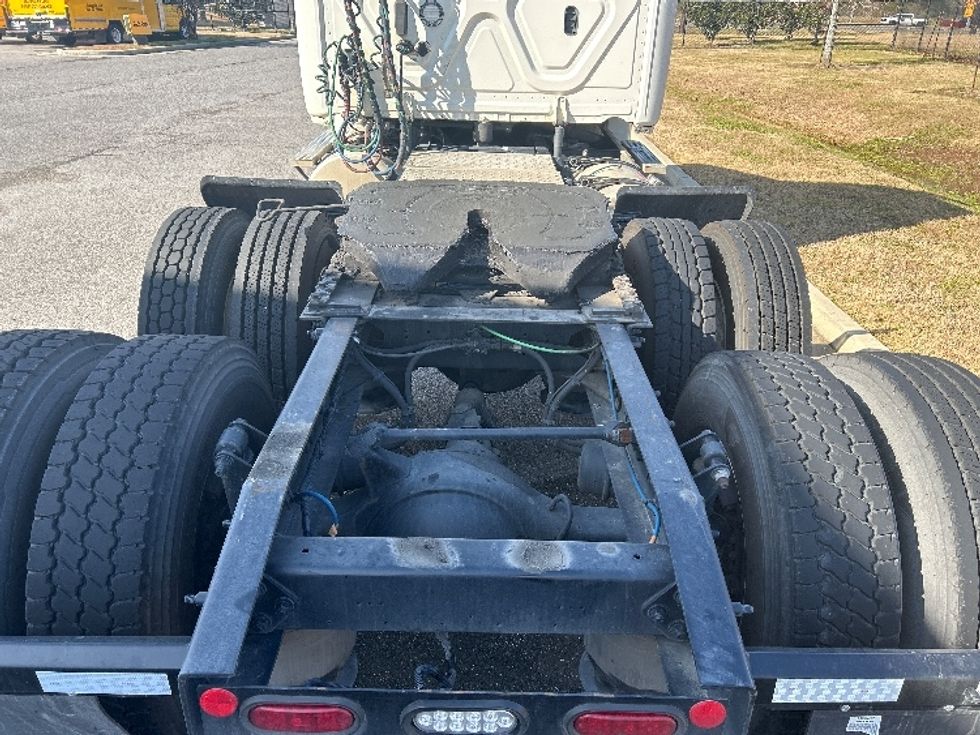 Day Cab Tractor-Heavy Duty Tractors-Freightliner-2018-Cascadia 12564ST-Hammond-LA-202,287\n\t\tmiles-$ 43,000 - Image 6