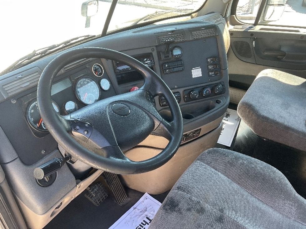 Day Cab Tractor-Heavy Duty Tractors-Freightliner-2018-Cascadia 12564ST-Hammond-LA-341,222\n\t\tmiles-$ 48,250 - Image 10