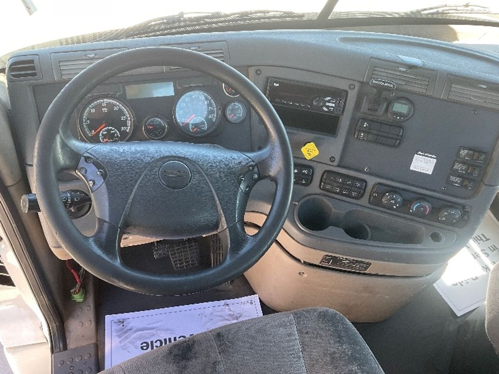 Day Cab Tractor-Heavy Duty Tractors-Freightliner-2018-Cascadia 12564ST-Hammond-LA-341,222\n\t\tmiles-$ 48,250 - Image 11