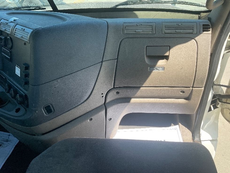 Day Cab Tractor-Heavy Duty Tractors-Freightliner-2018-Cascadia 12564ST-Hammond-LA-341,222\n\t\tmiles-$ 48,250 - Image 13