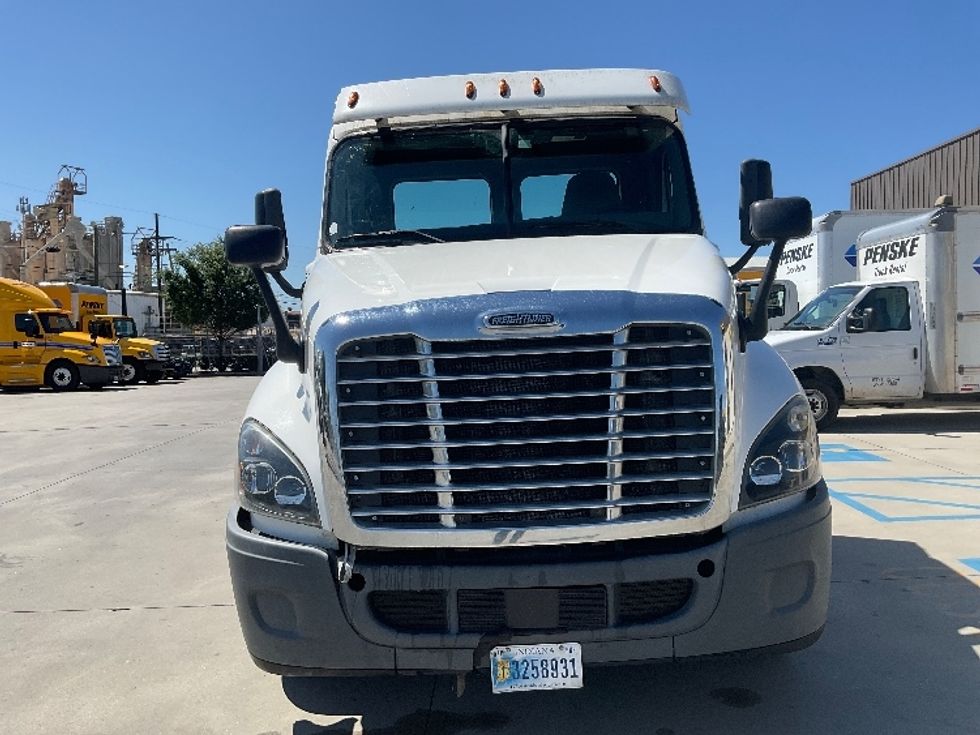 Day Cab Tractor-Heavy Duty Tractors-Freightliner-2018-Cascadia 12564ST-Hammond-LA-341,222\n\t\tmiles-$ 48,250 - Image 2