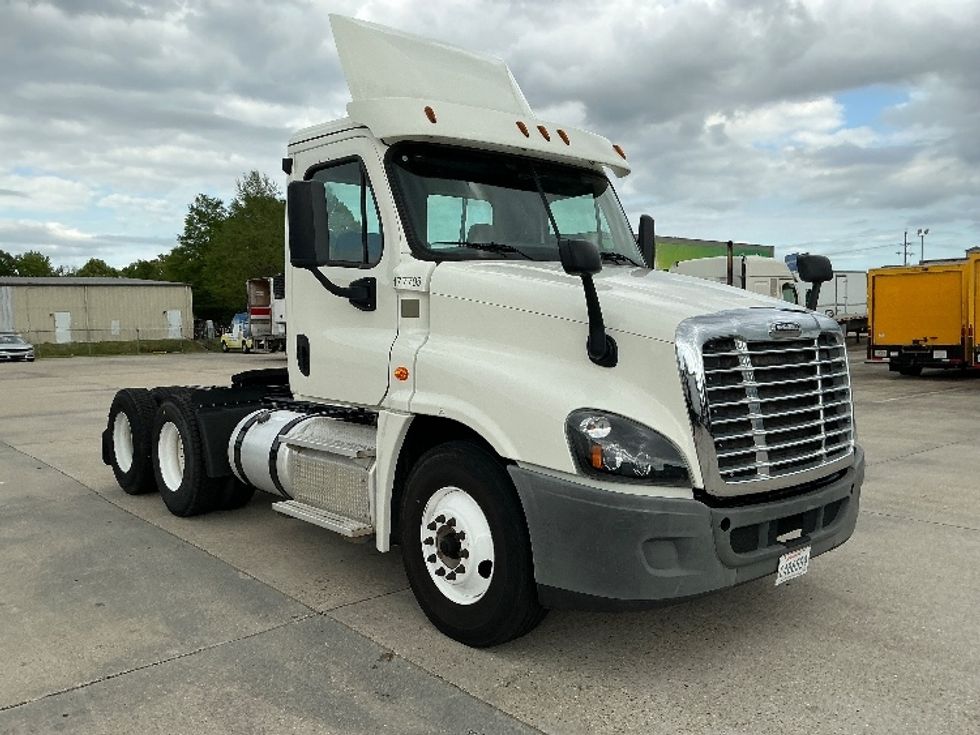 Day Cab Tractor-Heavy Duty Tractors-Freightliner-2018-Cascadia 12564ST-Hammond-LA-67,749\n\t\tmiles-$ 46,250 - Image 1