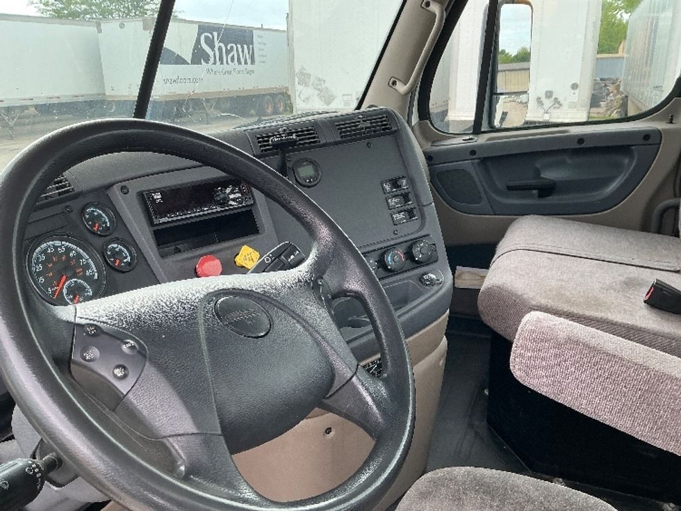 Day Cab Tractor-Heavy Duty Tractors-Freightliner-2018-Cascadia 12564ST-Hammond-LA-67,749\n\t\tmiles-$ 46,250 - Image 10