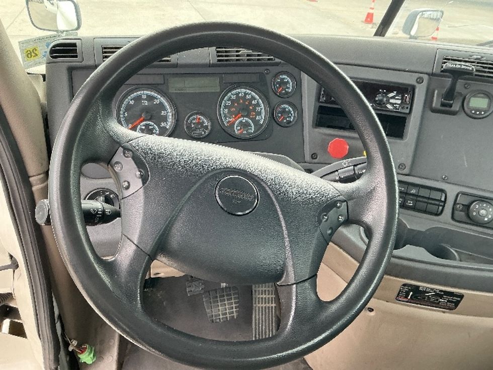 Day Cab Tractor-Heavy Duty Tractors-Freightliner-2018-Cascadia 12564ST-Hammond-LA-67,749\n\t\tmiles-$ 46,250 - Image 11