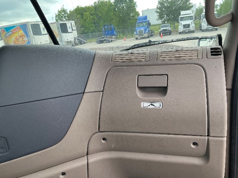 Day Cab Tractor-Heavy Duty Tractors-Freightliner-2018-Cascadia 12564ST-Hammond-LA-67,749\n\t\tmiles-$ 46,250 - Image 13