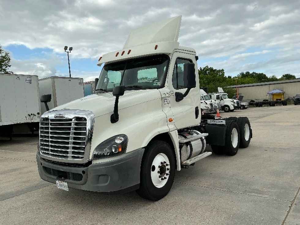 Day Cab Tractor-Heavy Duty Tractors-Freightliner-2018-Cascadia 12564ST-Hammond-LA-67,749\n\t\tmiles-$ 46,250 - Image 3