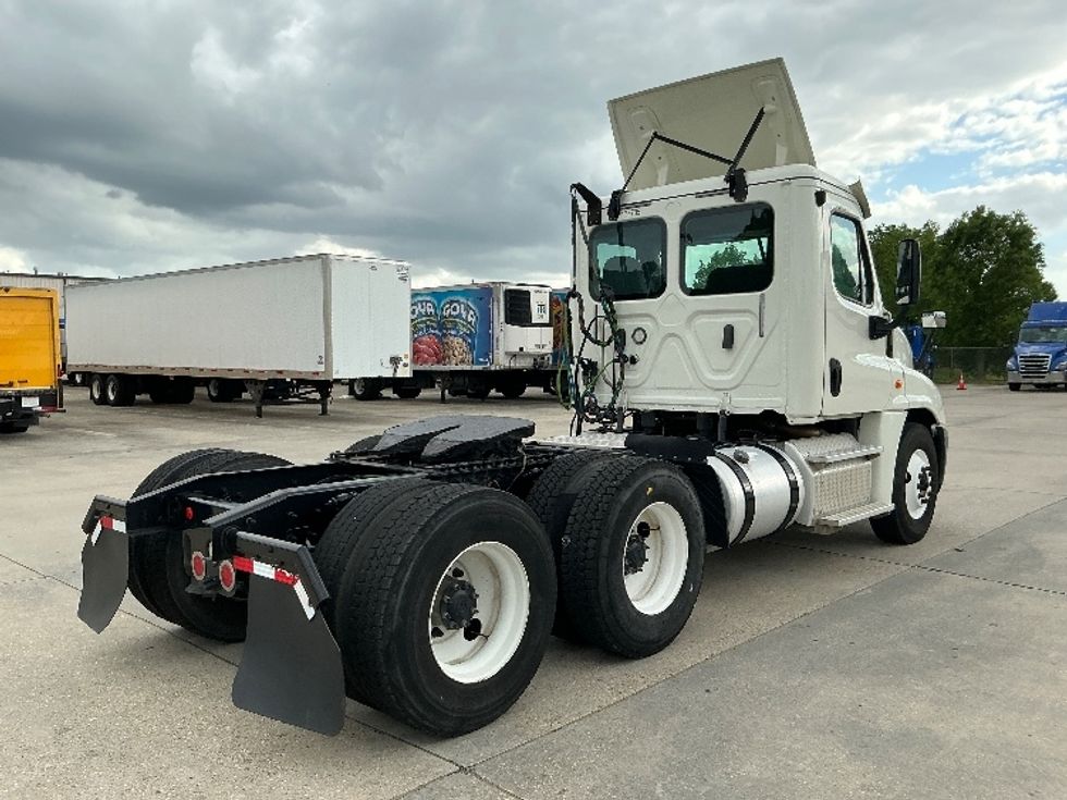 Day Cab Tractor-Heavy Duty Tractors-Freightliner-2018-Cascadia 12564ST-Hammond-LA-67,749\n\t\tmiles-$ 46,250 - Image 7