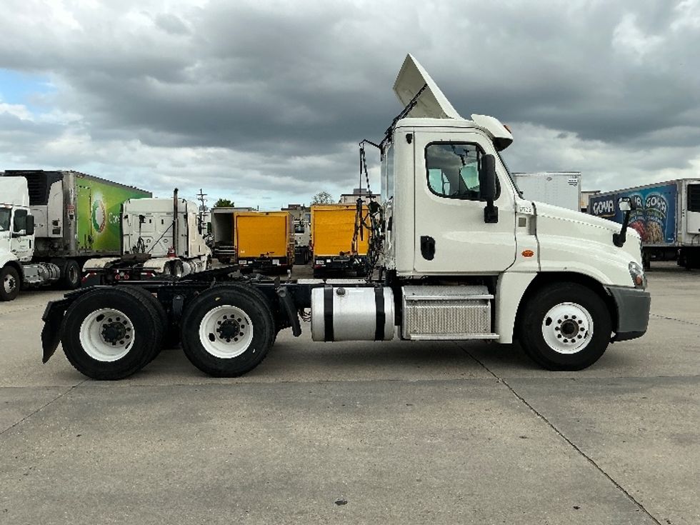 Day Cab Tractor-Heavy Duty Tractors-Freightliner-2018-Cascadia 12564ST-Hammond-LA-67,749\n\t\tmiles-$ 46,250 - Image 8