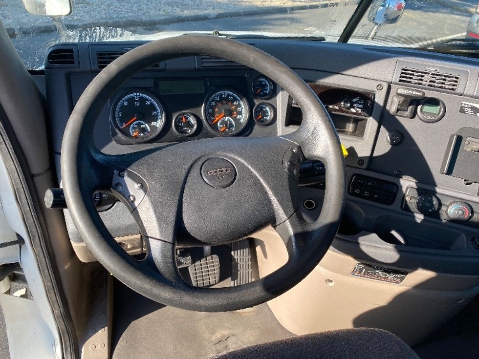 Day Cab Tractor-Heavy Duty Tractors-Freightliner-2018-Cascadia 12564ST-Harrisburg-PA-349,629\n\t\tmiles-$ 42,250 - Image 11